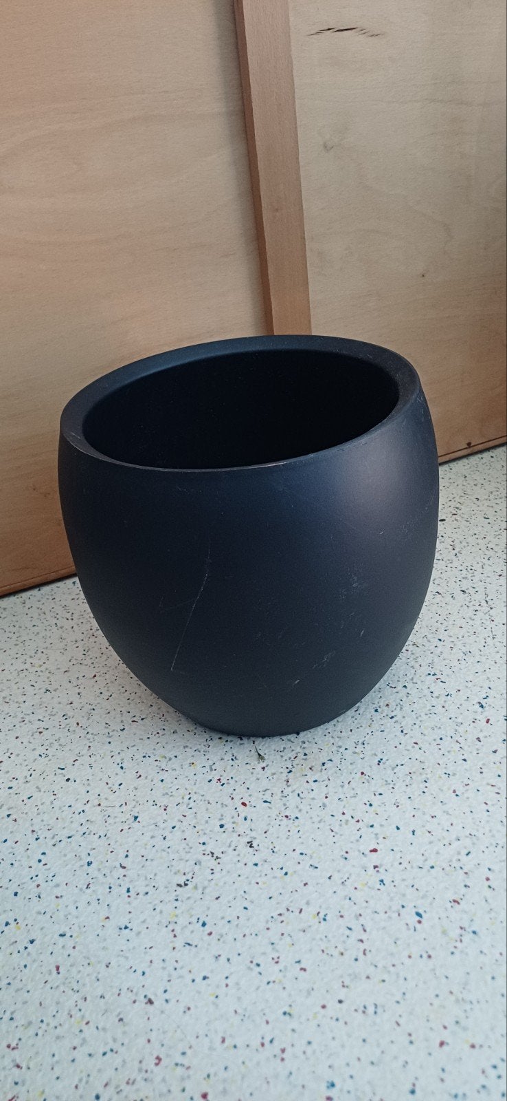Zwarte bloempot - Modern en stijlvol, 25 tot 40 cm, Kunststof, Gebruikt, Rond