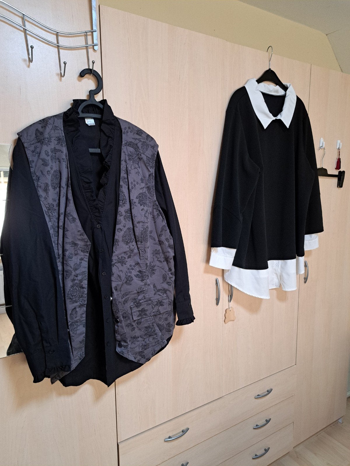 Zwarte blouse met  gilet en zwarte trui met wi, Kleding | Dames, Ophalen, Zwart, Maat 46/48 (XL) of groter, Onbekend
