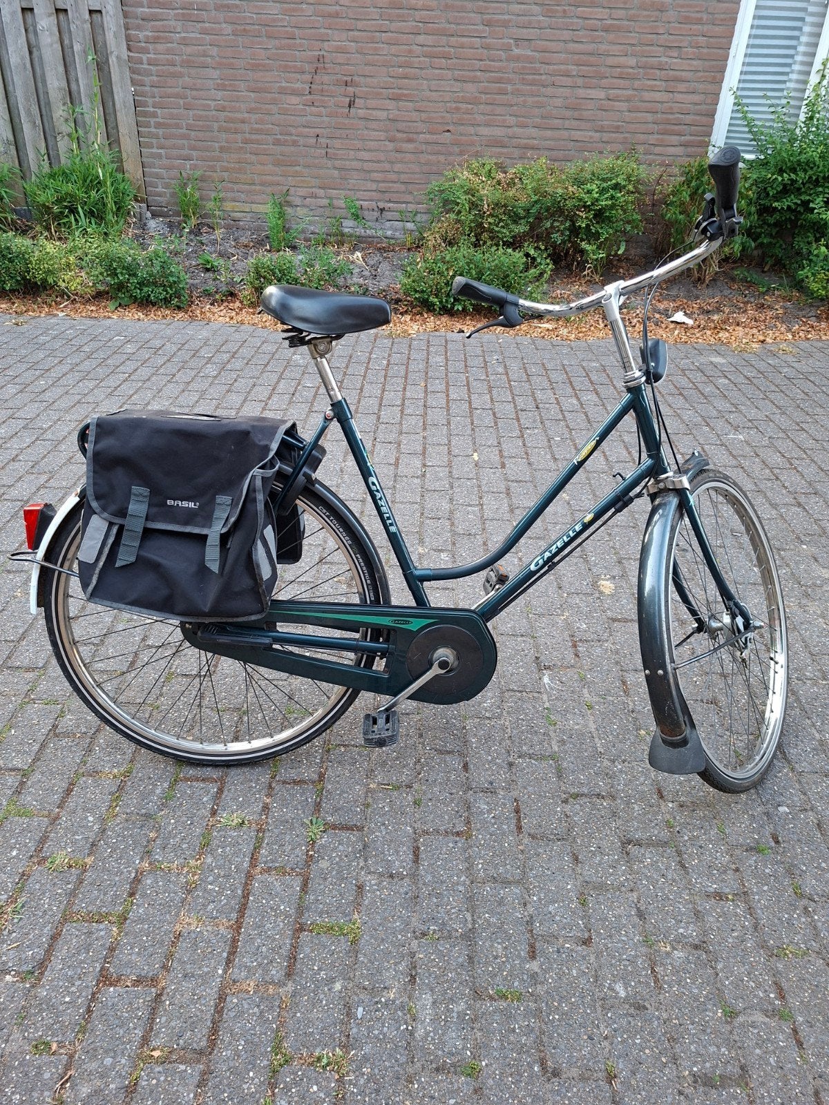 gazelle damesfiets stevig en oud en de zadelpen zit vast, Ophalen, Gebruikt, Gazelle, Versnellingen