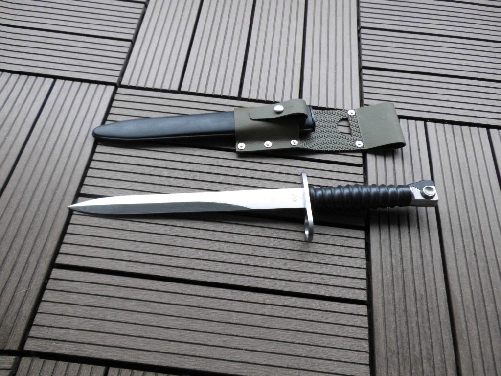SIG bajonet met frog/hangertje, Verzenden, Landmacht, Overige gebieden, Mes of Dolk