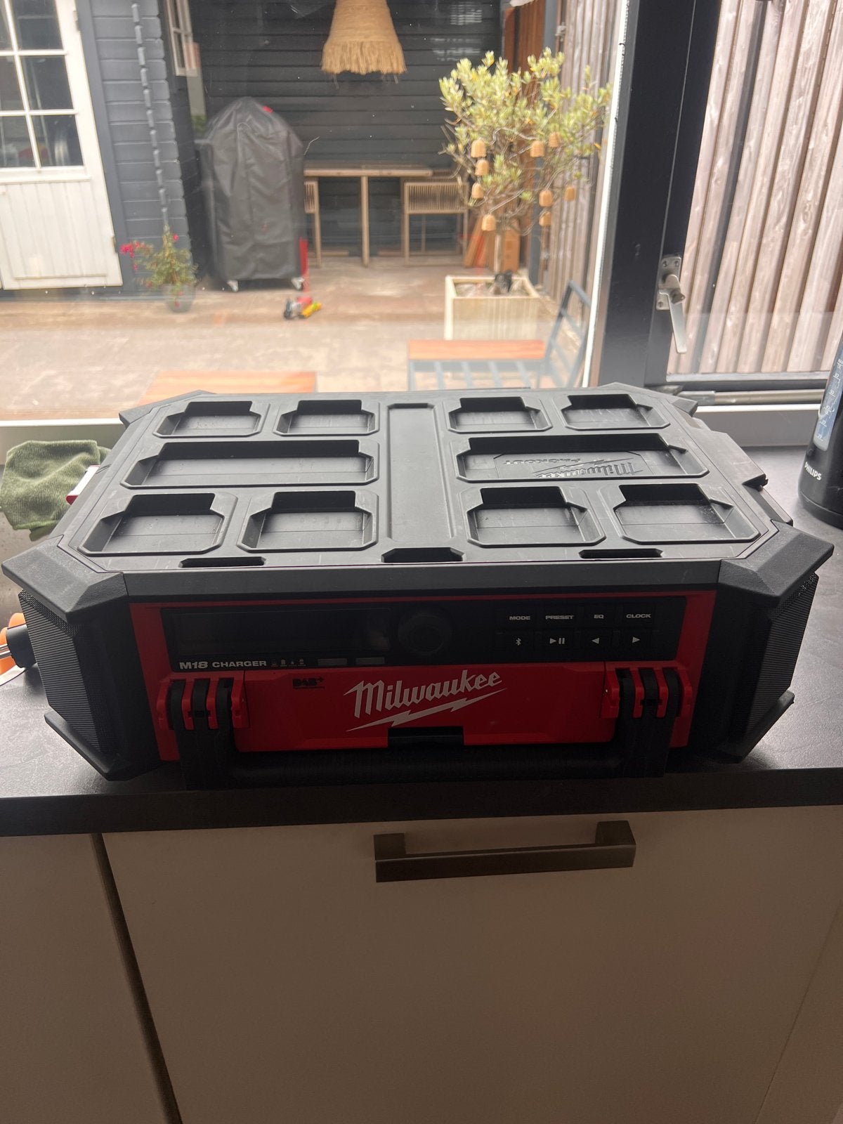 Milwaukee M18 Packout Bouwradio, Ophalen of Verzenden, Gebruikt, Bouwradio