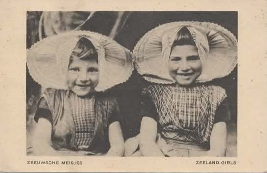 Zeeland Walcheren twee meisjes in klederdracht, Verzenden, 1920 tot 1940, Gelopen, Zeeland