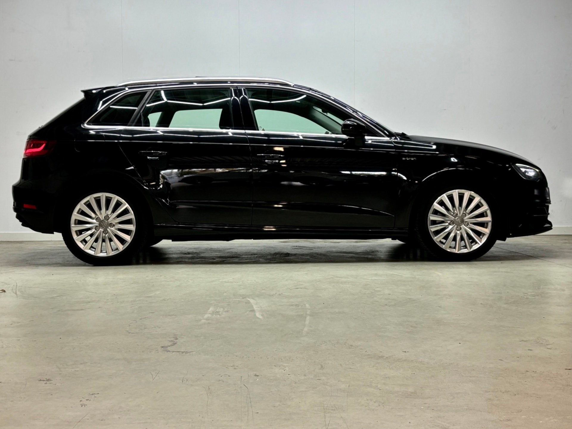 Audi A3 Sportback 1.4 E-tron Sport Pano € 8000,= aan verni, Auto's, Audi, 8 kWh, Gebruikt, Euro 6, 4 cilinders