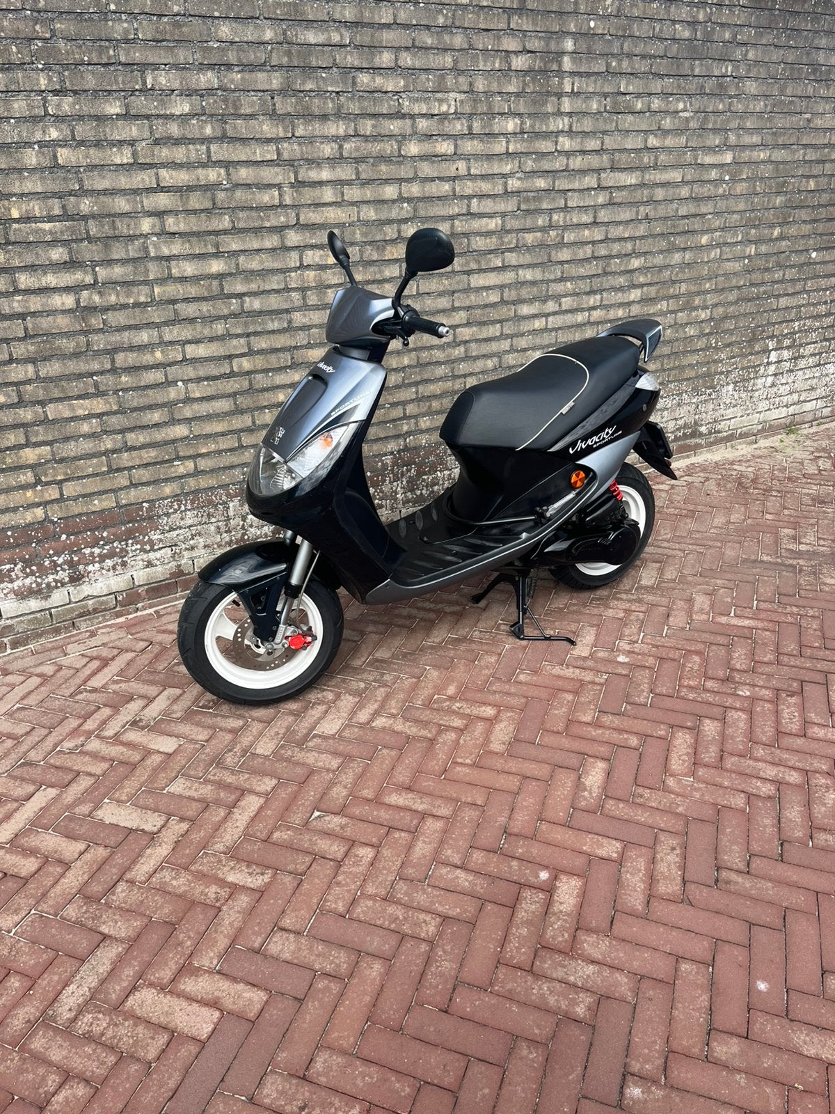 Zeer nette peugeot Vivacity sportline, Ophalen of Verzenden, Zo goed als nieuw, Tweetakt, Vivacity