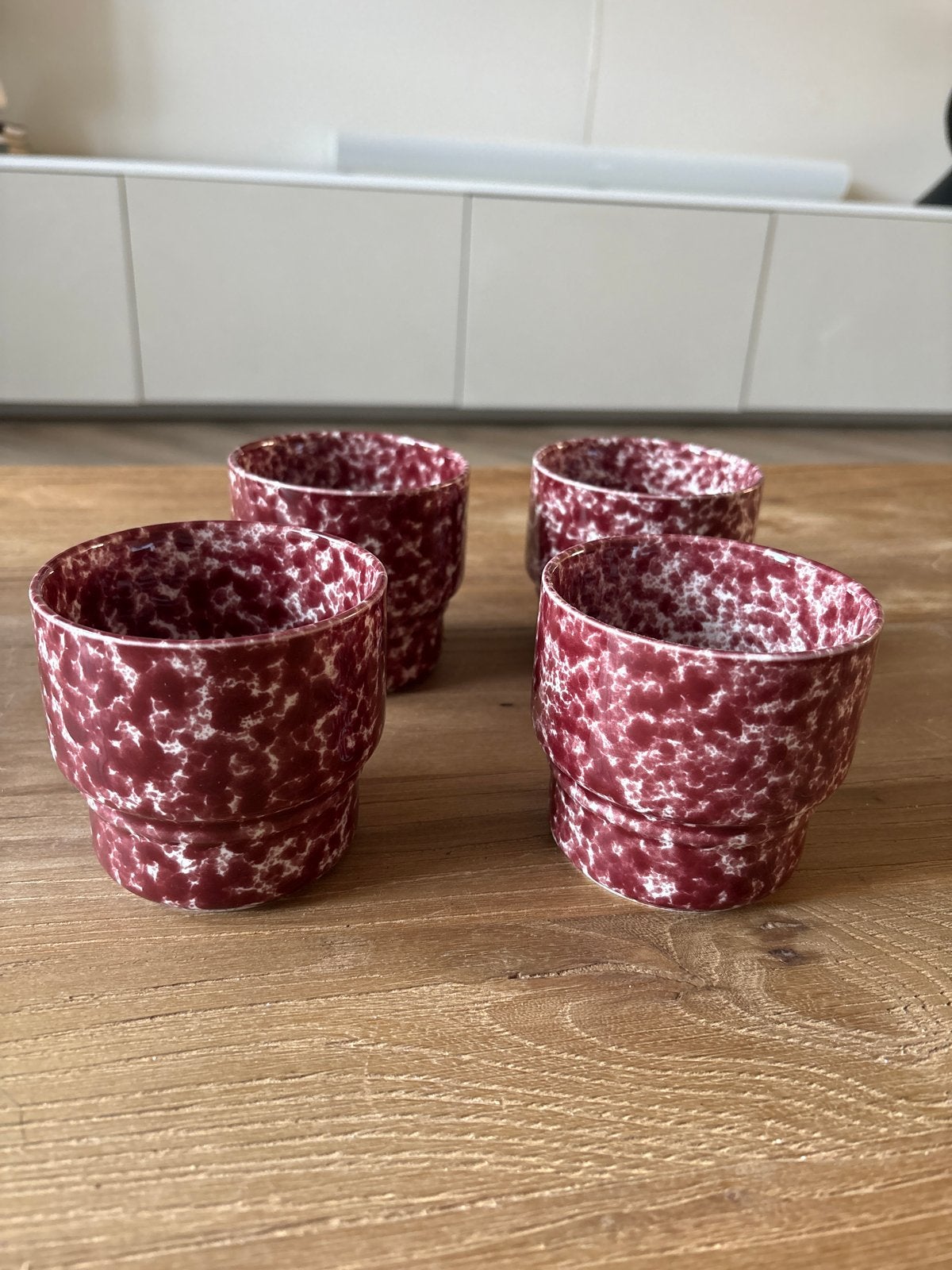 4 Hema Spikkel Mokken Rood wit spikkel strak Groot 350 ml, Nieuw, Ophalen of Verzenden, Overige stijlen, Overige materialen