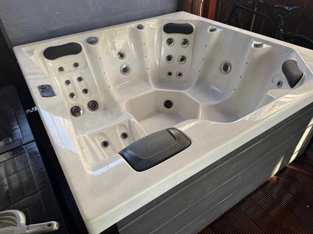 Jacuzzi, Tuin en Terras, Zwembad-toebehoren, Zo goed als nieuw, Ophalen of Verzenden