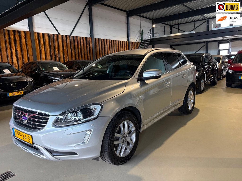 Volvo XC60 2.4 D5 momentum trekhaak adaptive cruise winterpa, Auto's, Volvo, Gebruikt, 190 pk, 2000 kg, Leder en Stof