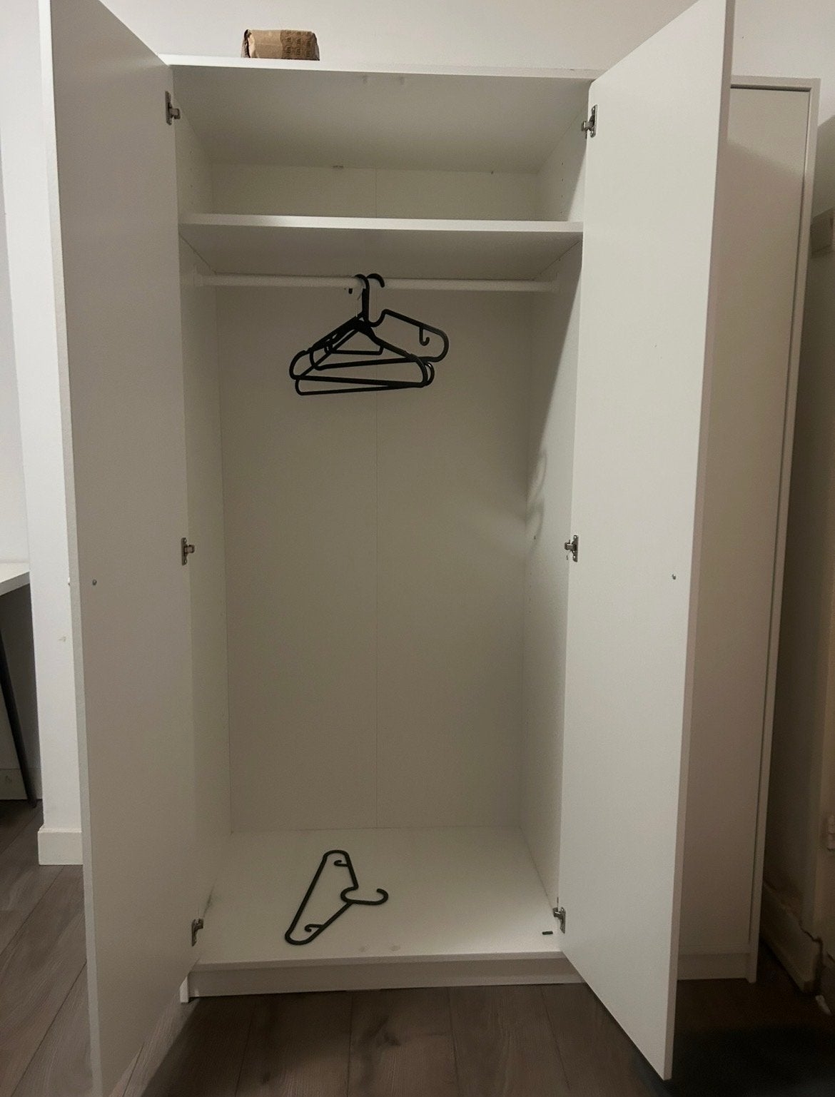 Large White Wardrobe (3 Door) – Good Condition, Ophalen, Gebruikt, 100 tot 150 cm, 150 tot 200 cm