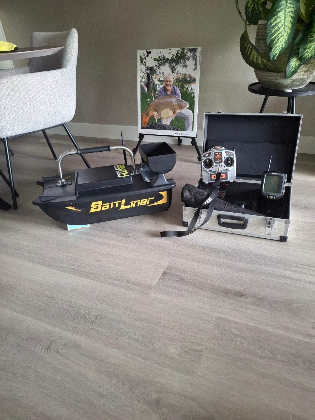 Voerboot Baitliner met dieptemeter en accessoires, Ophalen, Zo goed als nieuw, Overige typen