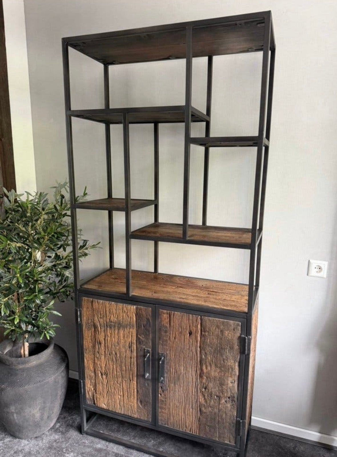 Industriële houten kast MOET ZSM WEG!, Ophalen, 50 tot 100 cm, Zo goed als nieuw, 150 tot 200 cm