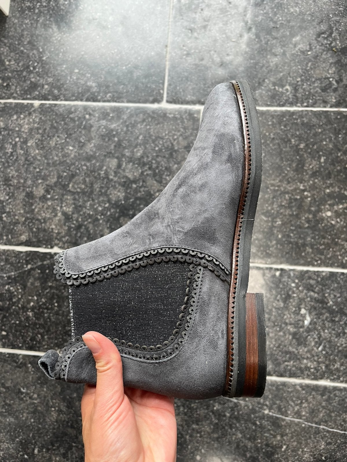 Maripe grijs suede enkellaars maat 38.5 nieuwstaat, Ophalen of Verzenden, Zo goed als nieuw, Grijs