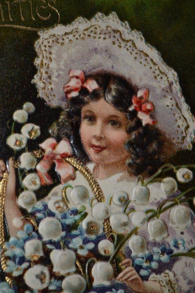 FRK 1910 RELIEF MEISJE HOED BOEKET LELIETJES VAN DALEN, Ophalen of Verzenden, Voor 1920, Gelopen, Sterren en Beroemdheden