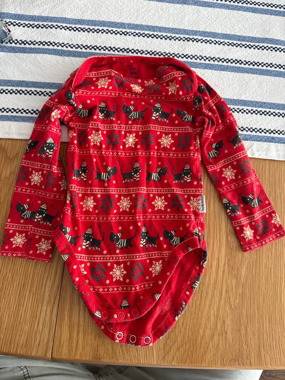 Fiep Westendorp romper rood met honden en sneeuwvlokken, Ophalen of Verzenden, Gebruikt, Jongetje of Meisje, Nacht- of Onderkleding