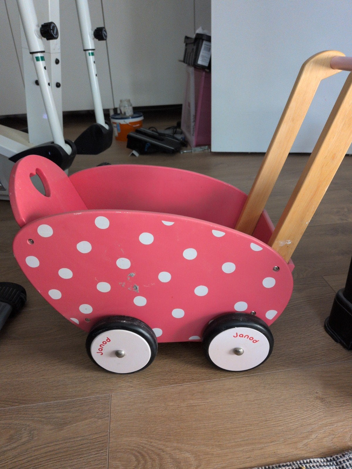 Janod houten poppenwagen/loopwagen roze met stippen, Ophalen, Gebruikt, Overige typen, Met wieltjes