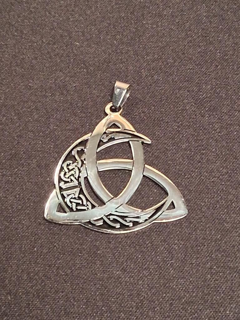 Zilverkleurige Keltische Triquetra Maanhanger, Ophalen of Verzenden, Nieuw, Zilver, Overige materialen