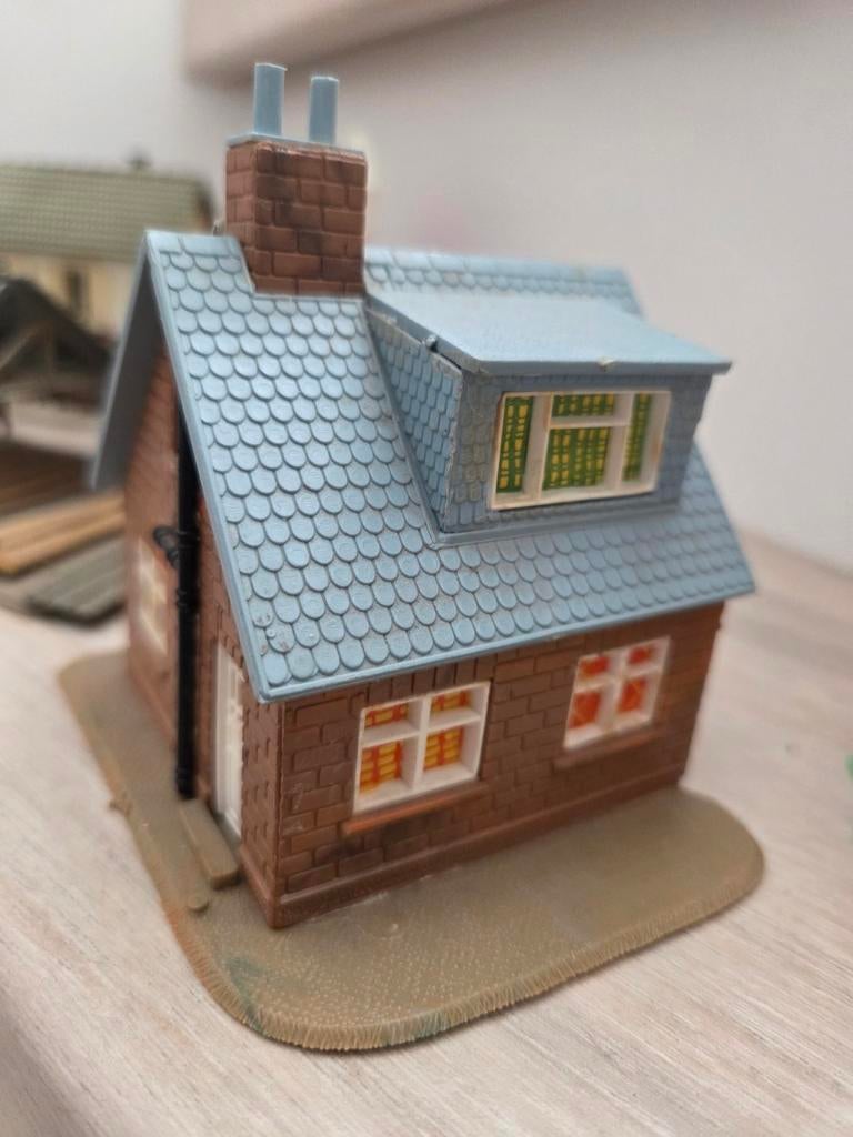 Verzameling vintage modelspoor huisjes en gebouwen H0, Hobby en Vrije tijd, Modeltreinen | H0, Overige merken, Gebruikt, Gelijkstroom of Wisselstroom