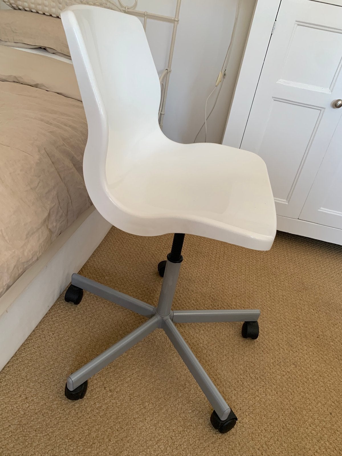 Te koop witte bureaustoel op wielen Ikea, Ophalen, Zo goed als nieuw, Wit, Bureaustoel