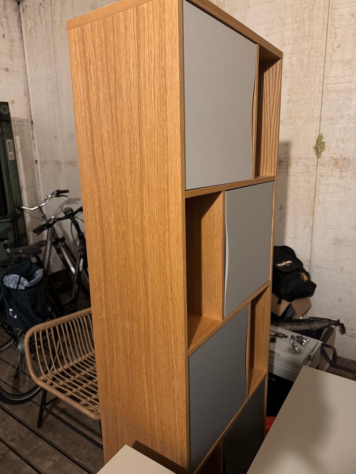 Houten boekenkast met grijze deuren, Huis en Inrichting, Ophalen, Gebruikt, 200 cm of meer, 50 tot 100 cm