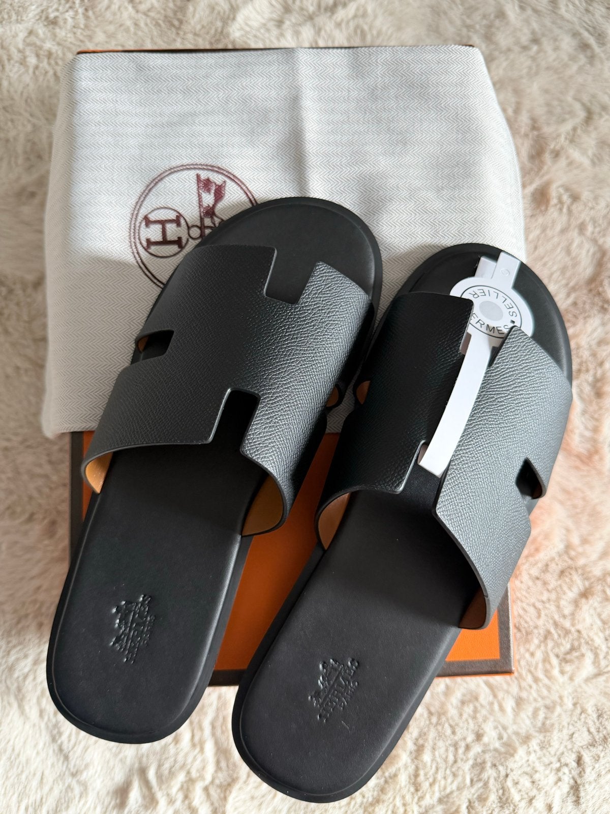 Hermès Izmir sandalen zwart - Nieuw in doos, Verzenden, Nieuw, Zwart, Slippers