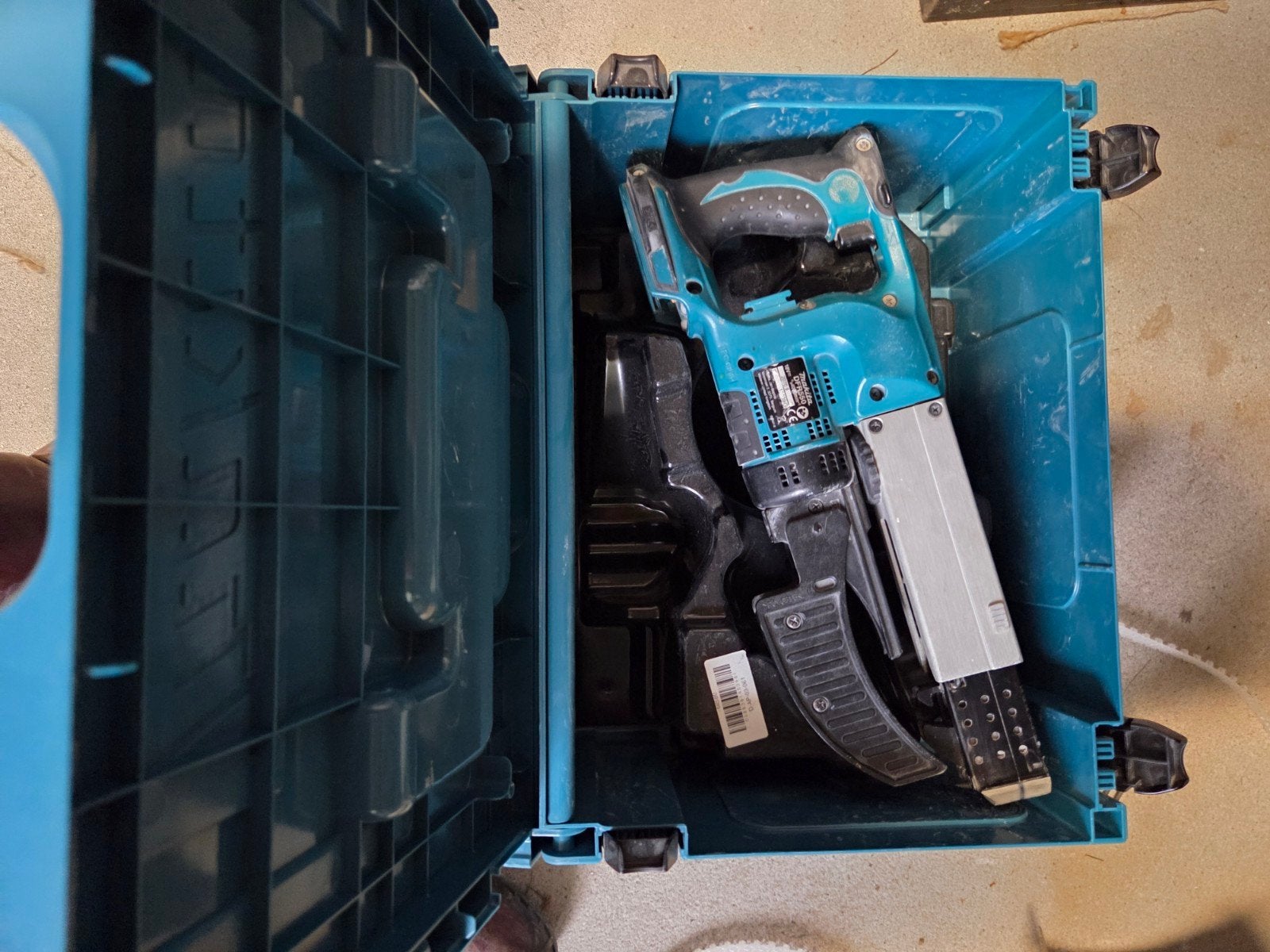 Makita 18V Schroefmachine met magazijnopzetstuk, Doe-het-zelf en Verbouw, Gereedschap | Boormachines, Ophalen, Gebruikt, 600 watt of meer