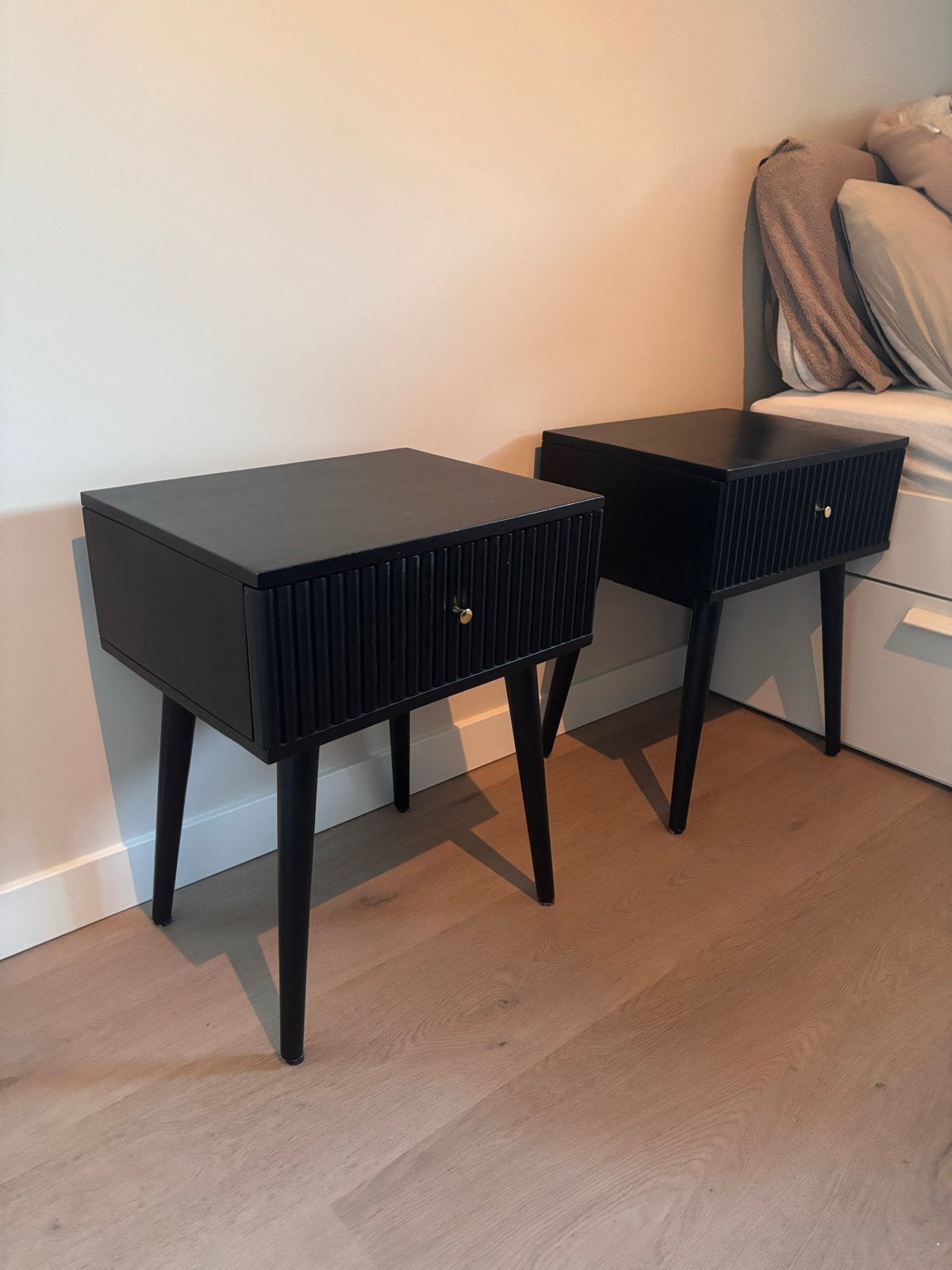 Nachtkastjes met gouden knop - Set van 2, Huis en Inrichting, Minder dan 45 cm, Ophalen of Verzenden, Zo goed als nieuw, Minder dan 55 cm