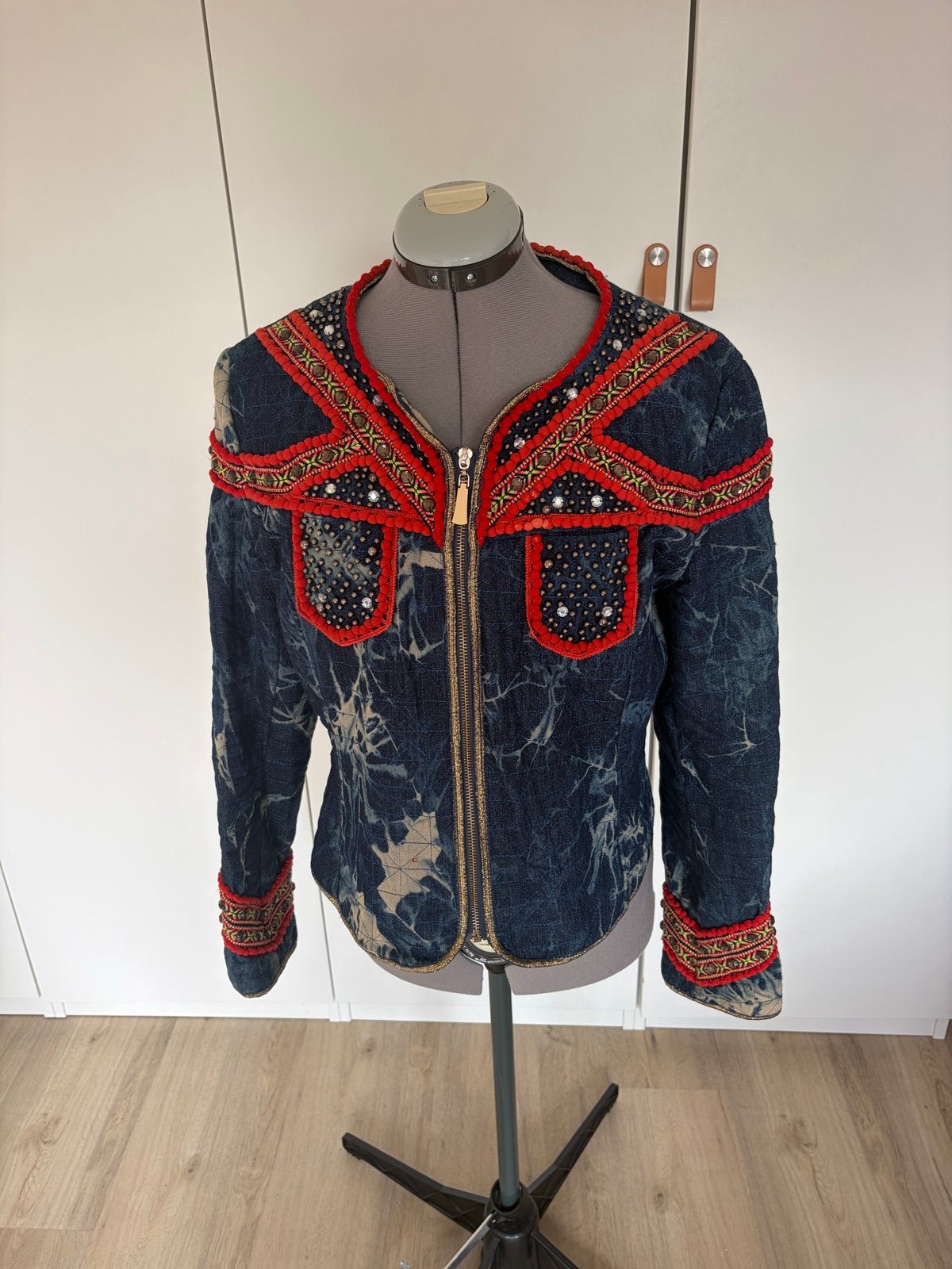 Ambika jasje met spijkerprint en studs - Maat XL, Ophalen of Verzenden, Zo goed als nieuw, Maat 46/48 (XL) of groter, Blauw