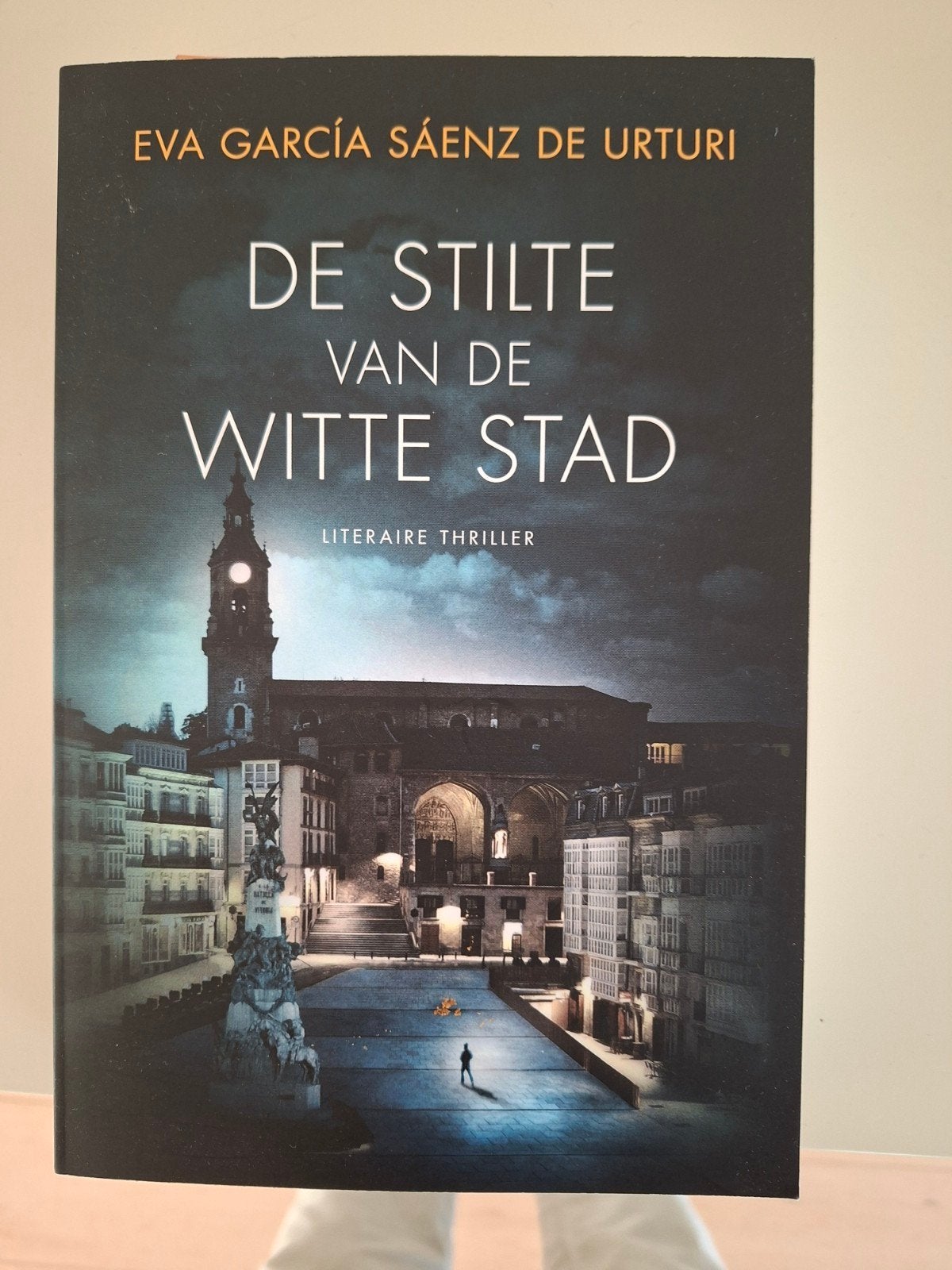 De Stilte van de Witte Stad - Eva García Sáenz de Urturi, Ophalen of Verzenden, Zo goed als nieuw, Eva García Sáenz de Urturi