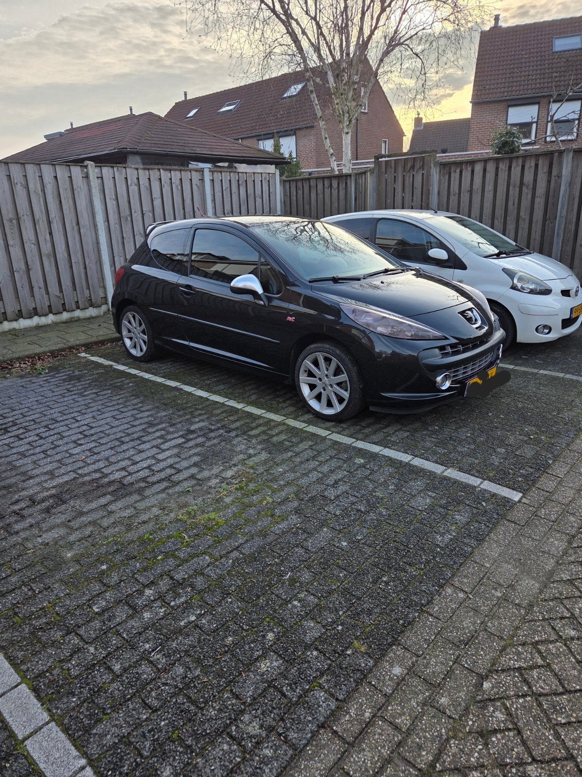 Peugeot 207 1.6 THP 16V 230PK RC 3DRS 2008 Zwart, Auto's, Peugeot, Voorwielaandrijving, 1080 kg, 4 cilinders, 4 stoelen