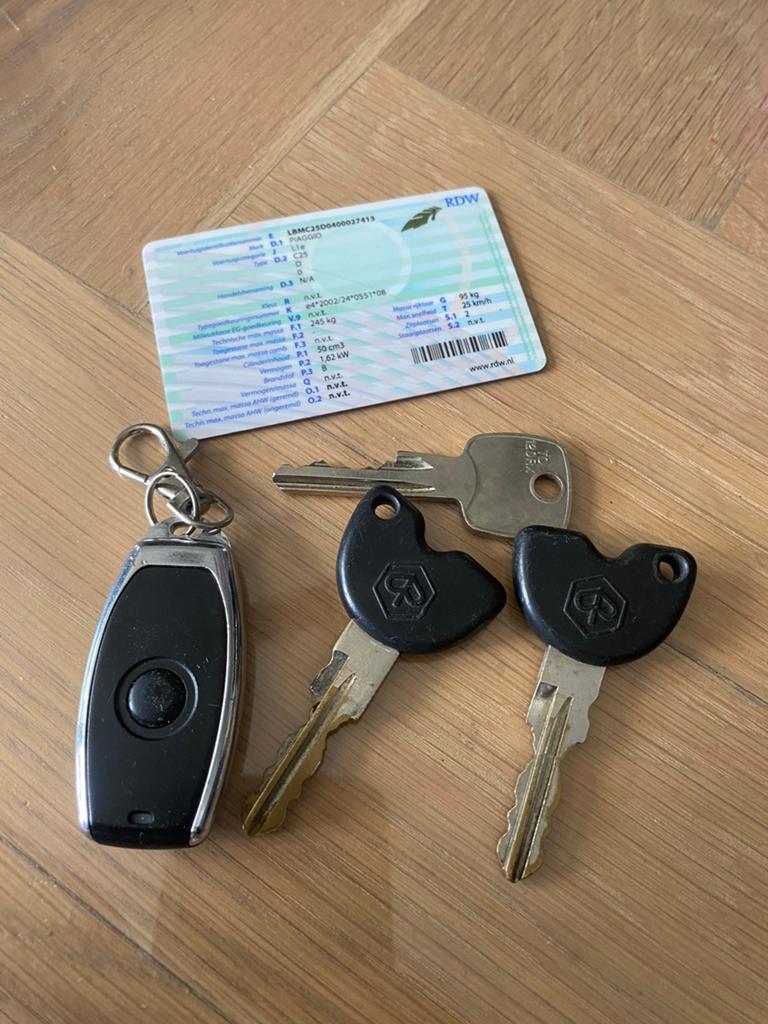 Scooter vespa en huisleutel etc van alles, Ophalen of Verzenden, Zo goed als nieuw