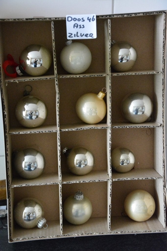 Kerstballen zilver Doos 46, Ophalen of Verzenden, Zo goed als nieuw