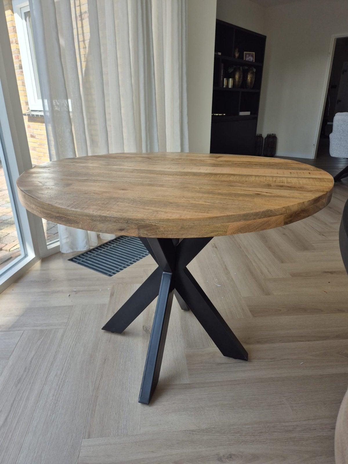 Ronde eettafel van mangohout met metalen onderstel, Gebruikt, Rond, Industrieel, Modern, Vier personen