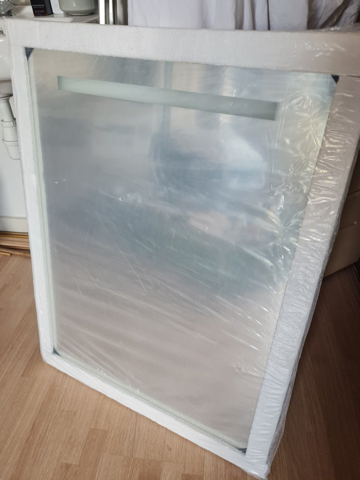 Nieuwe spiegel met LED-verlichting, Huis en Inrichting, Badkamer | Badkamermeubels, Ophalen, Overige typen, Nieuw, 50 tot 100 cm