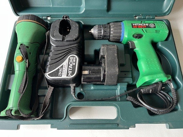 Hitachi DS12DVF Accu Boor-/Schroefmachine met koffer, Verzenden, Gebruikt, Minder dan 400 watt, Boor- en Schroefmachine