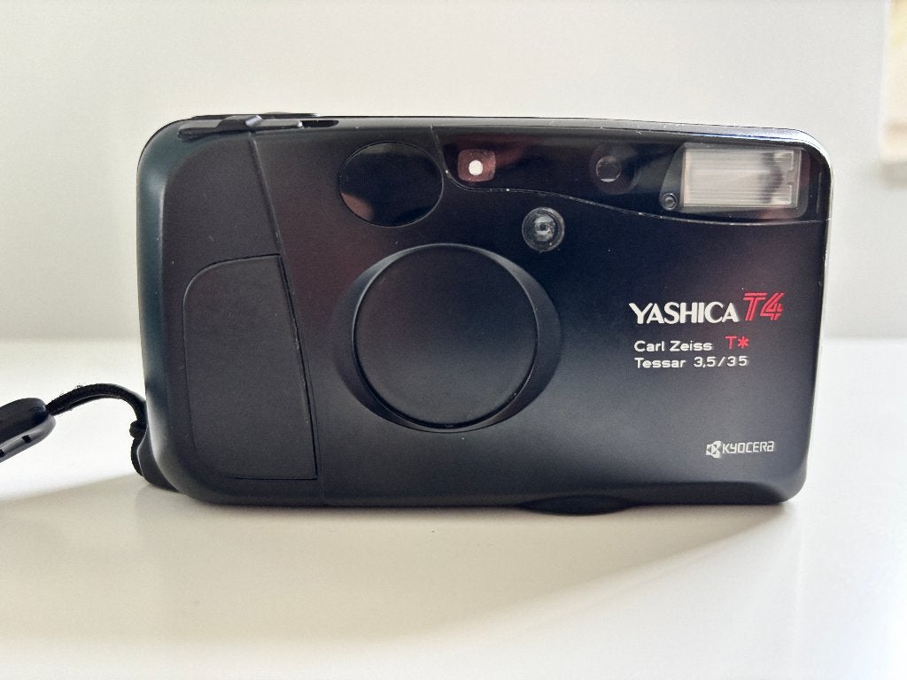 Yashica T4 Analoge camera - Sluiterprobleem - Incl. batterij, Ophalen of Verzenden, Gebruikt, Compact, Overige Merken
