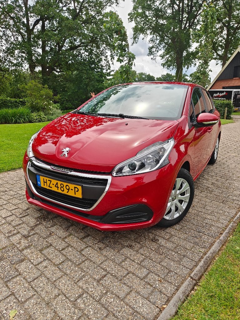 Peugeot 208 1.2 VTI 60KW 5-D 2-TR 2016 Rood, Auto's, Stof, 40 €/maand, Euro 6, 1199 cc