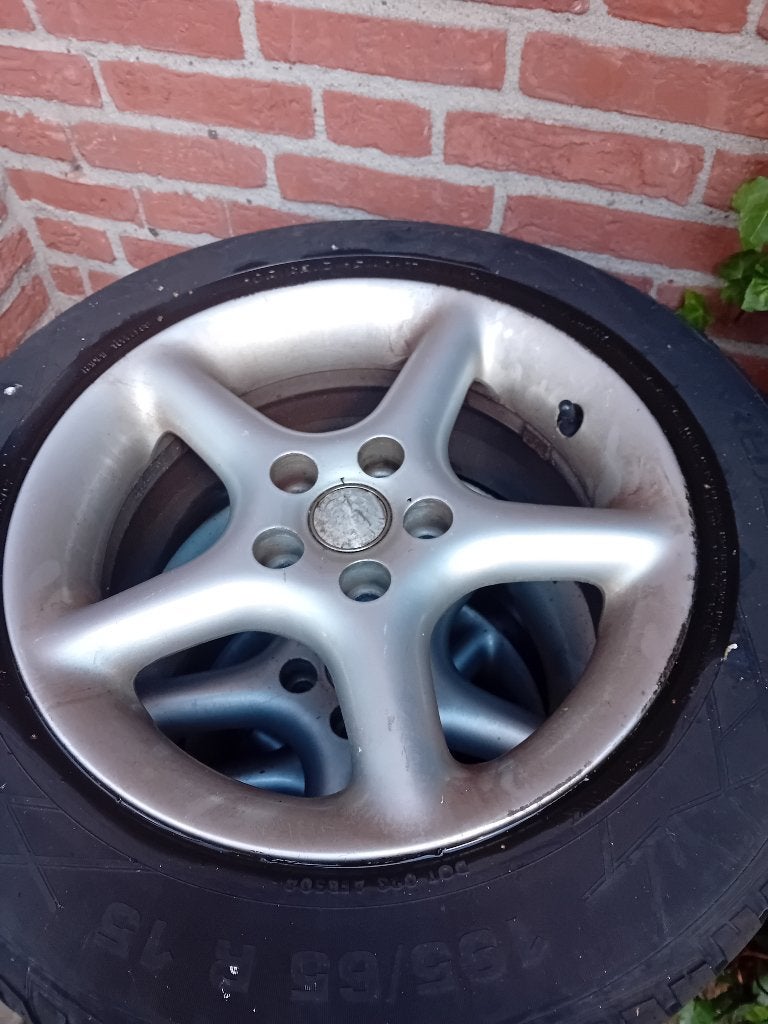 Winterbanden op velg en thuiskomertje toyota prius 2010, Auto-onderdelen, Banden en Velgen, Ophalen, Overige, Gebruikt, Banden en Velgen