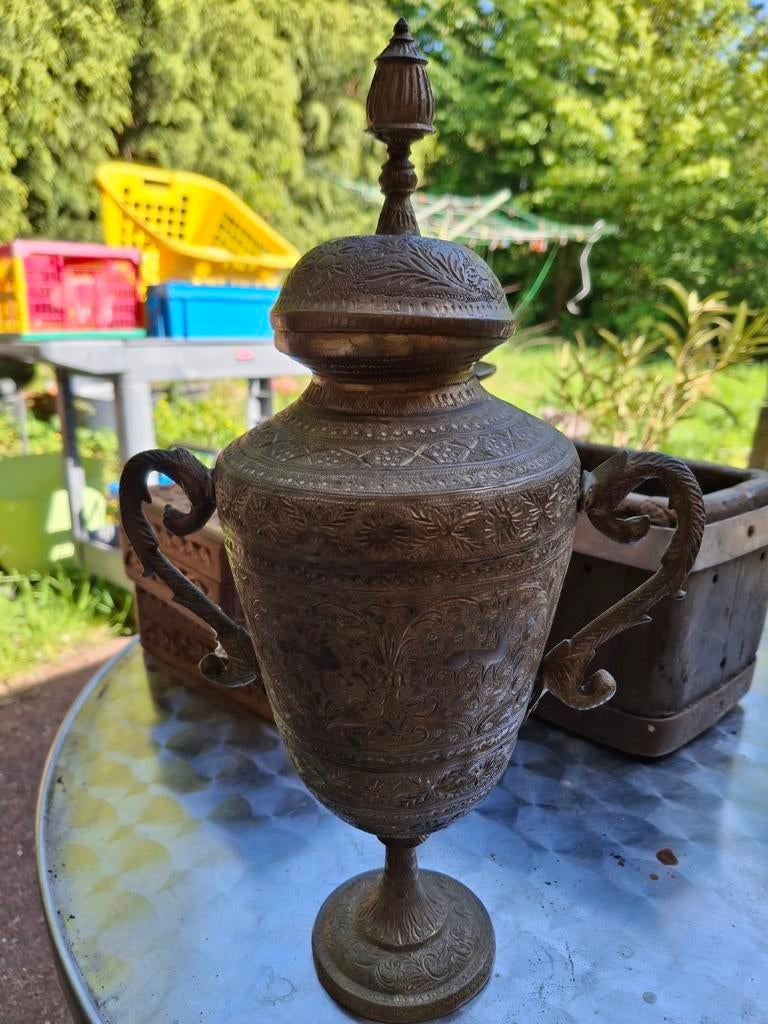 Antieke decoratieve vaas met deksel, messing/brons, Ophalen of Verzenden, Brons