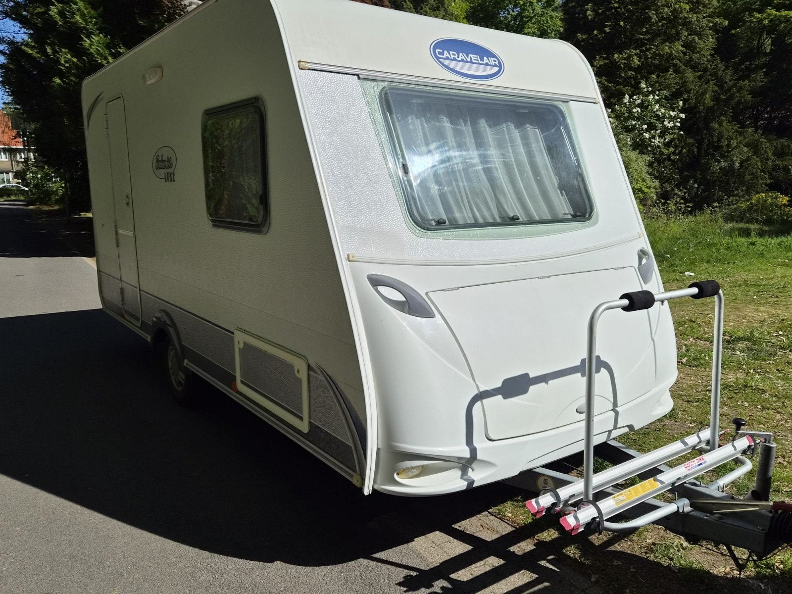Caravelair Antares Luxe 400 - Compacte en complete caravan, Vast bed, Treinzit, Particulier, Schokbreker