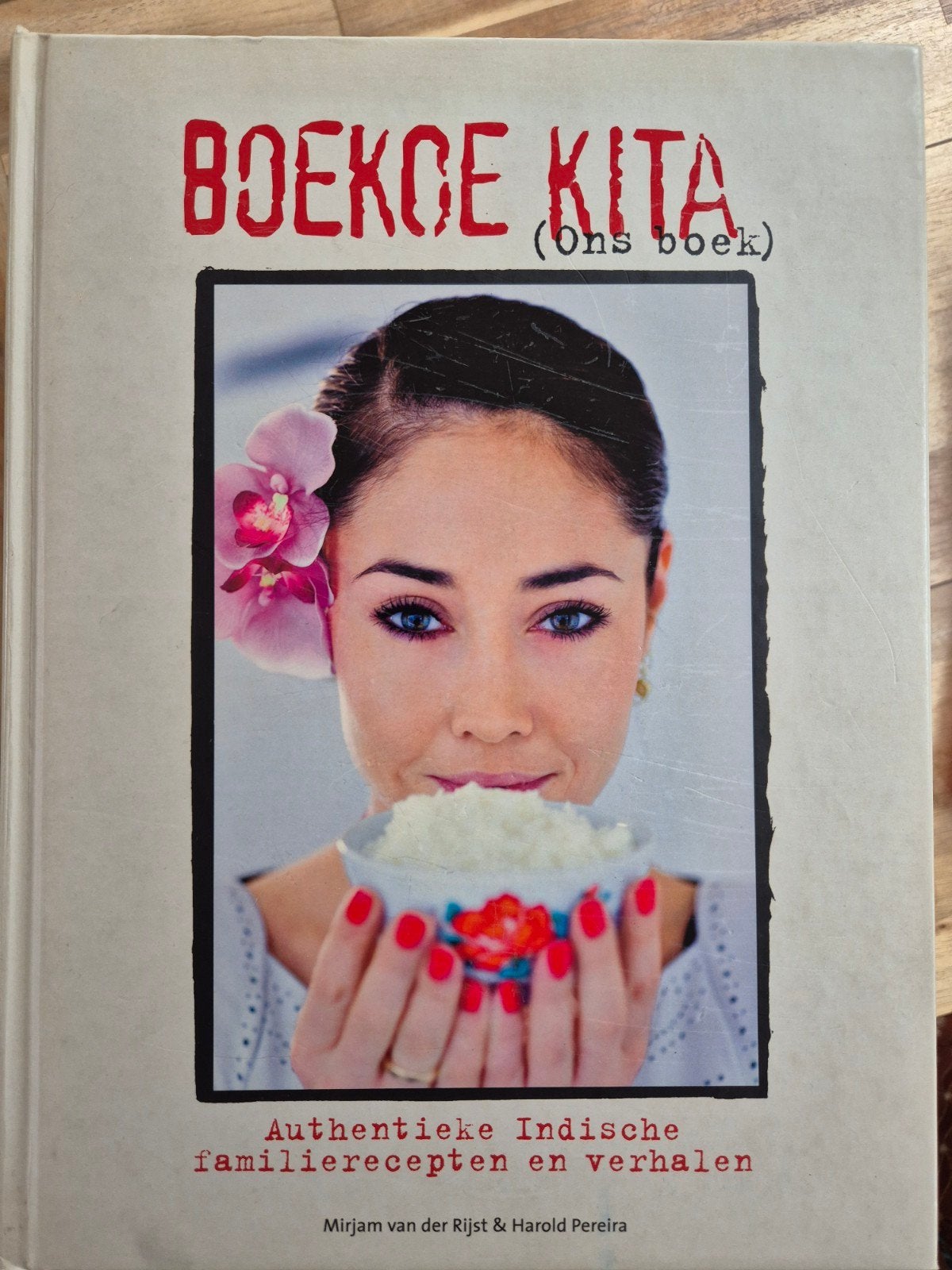 Boekoe Kita: Authentieke Indische familierecepten, Boeken, Kookboeken, Gelezen, Azië en Oosters, Ophalen of Verzenden, Hoofdgerechten