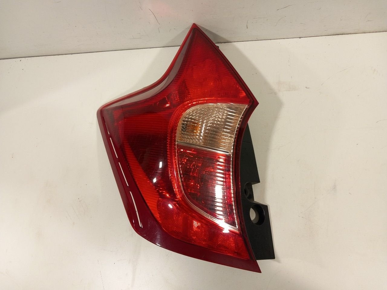 Achterlicht links buiten Nissan Note, Auto-onderdelen, Onderdelen@venauto.nl, Van der Ven Autorecycling B.V., Gebruikt, Ettenseweg 76, 4706 PB Roosendaal, The Netherlands