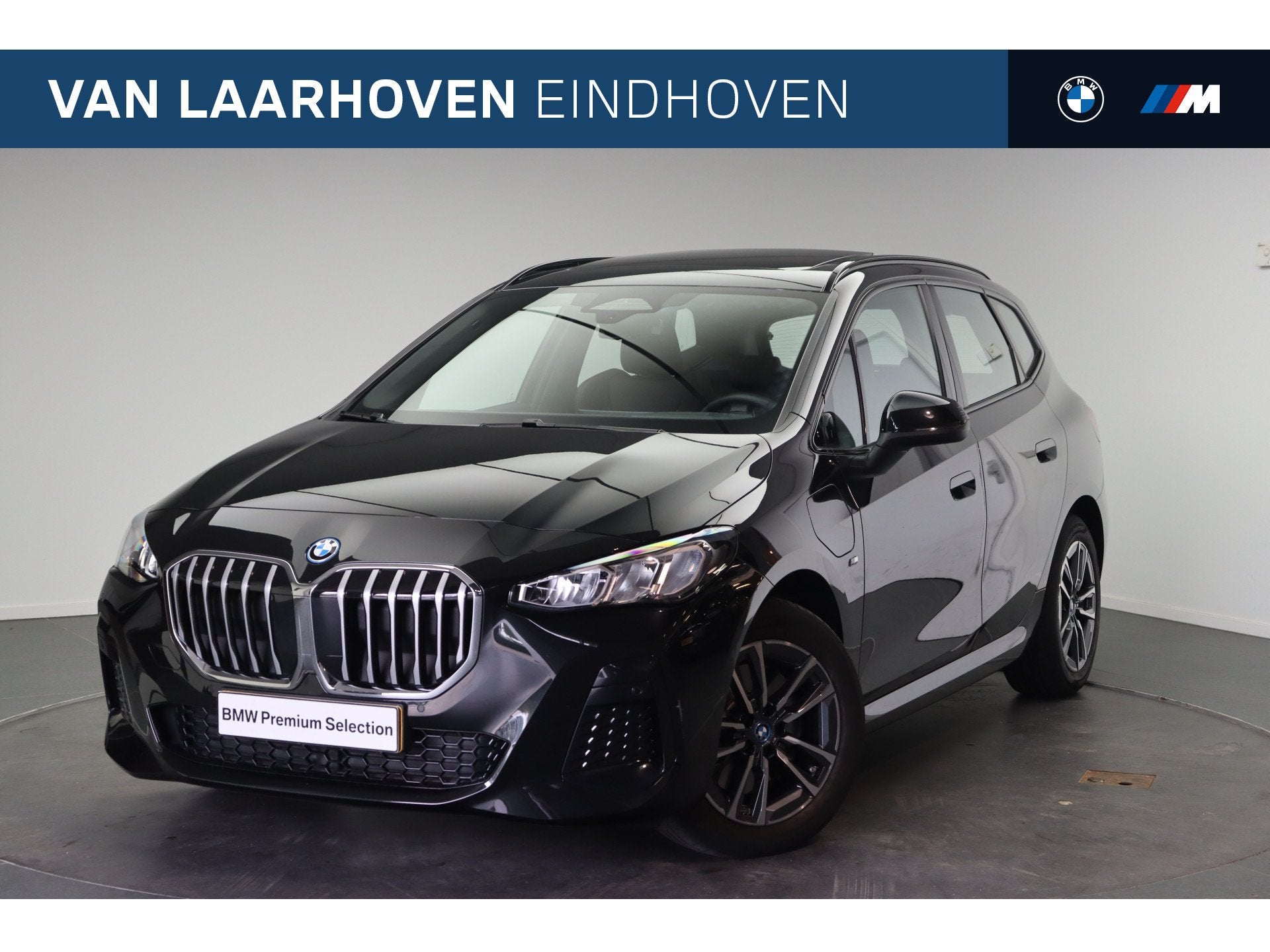 BMW 2 Serie Active Tourer 230e xDrive M Sport Automaat / Pan, Auto's, Gebruikt, Euro 6, 1820 kg, Zwart