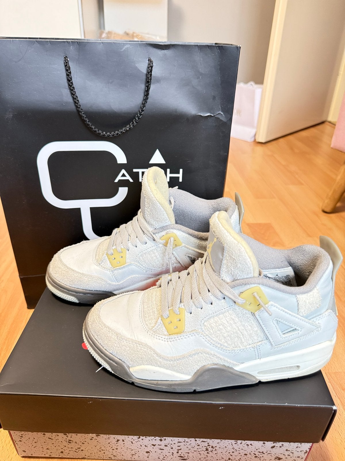 Jordan 4 Retro WMNS Shimmer - Zo goed als nieuw, Ophalen, Zo goed als nieuw, Beige, Sneakers of Gympen