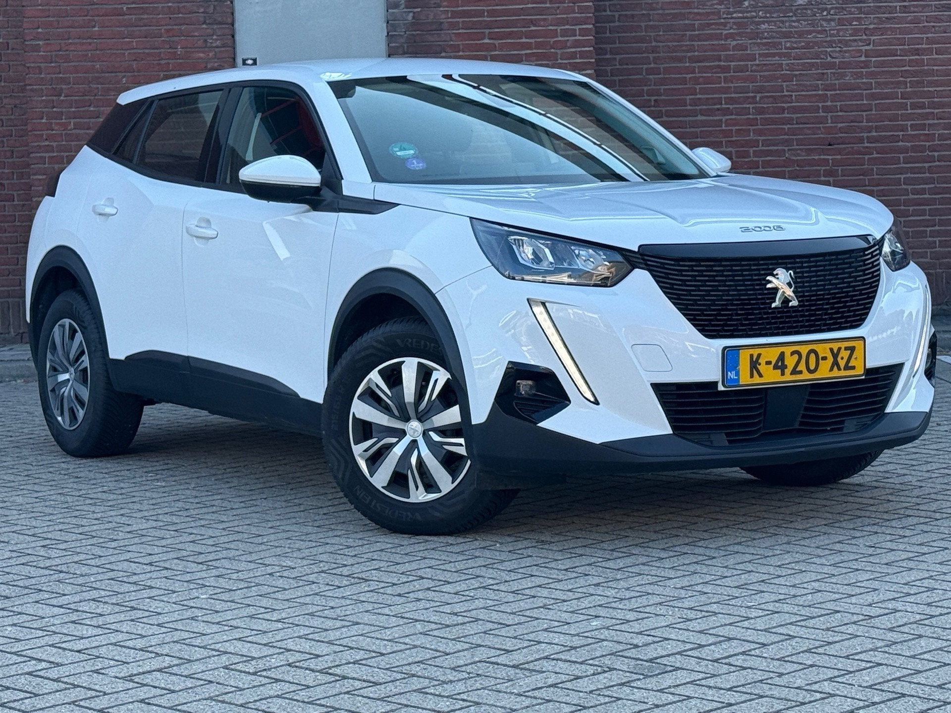Peugeot 2008 1.2 PureTech Blue|NAVI|CRUISE|PDC|INCL.BTW|LANE, 101 pk, Gebruikt, Euro 6, 1199 cc