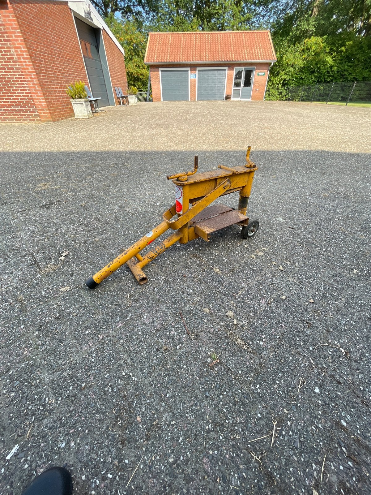 ALMI Type 33L Steenknipmachine, Ophalen, Gebruikt