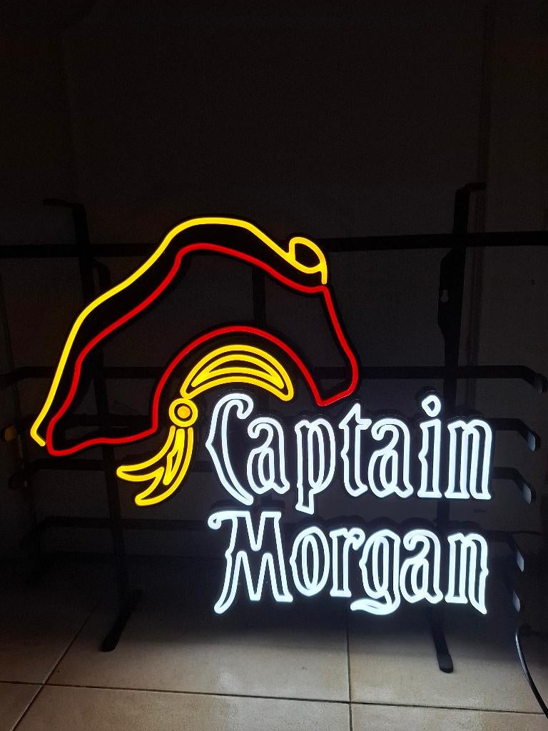 Authentieke lichtreclame Captain Morgan rum, Ophalen of Verzenden, Nieuw, Lichtbak of (neon) lamp