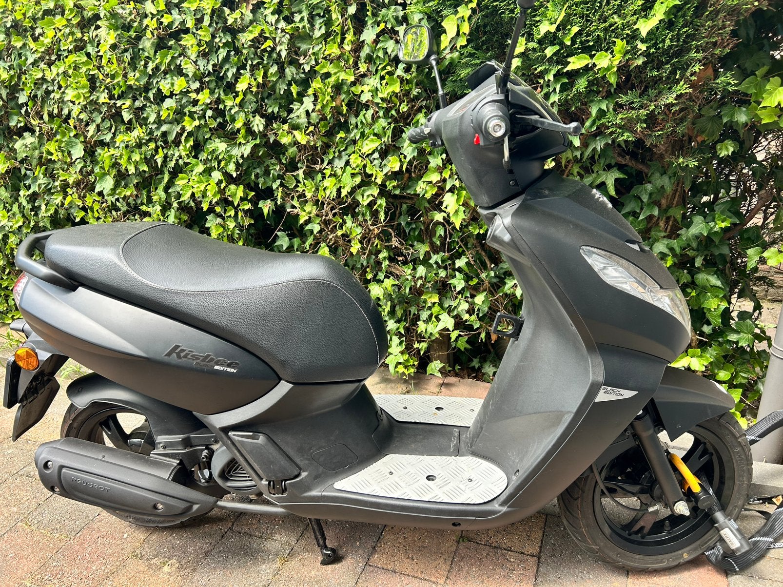 Peugeot Kisbee 2019 geel kenteken met garantie, Ophalen, Overige modellen, Maximaal 45 km/u, Zo goed als nieuw