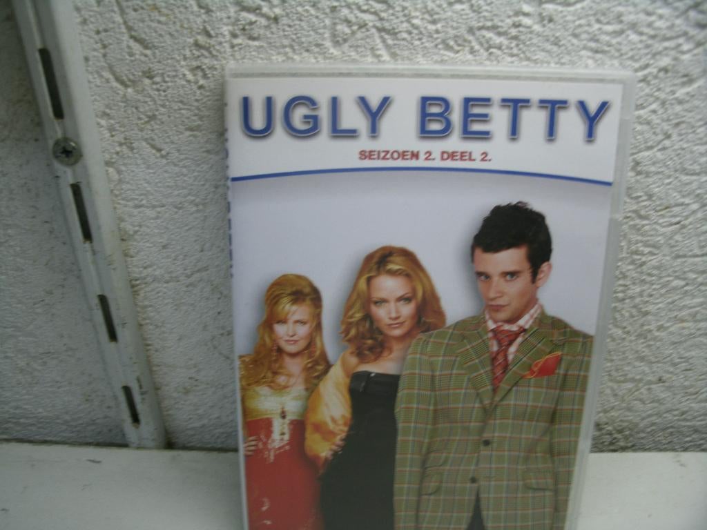 dvd 45b ugly betty seizoen 2 deel 2, Ophalen of Verzenden, Zo goed als nieuw