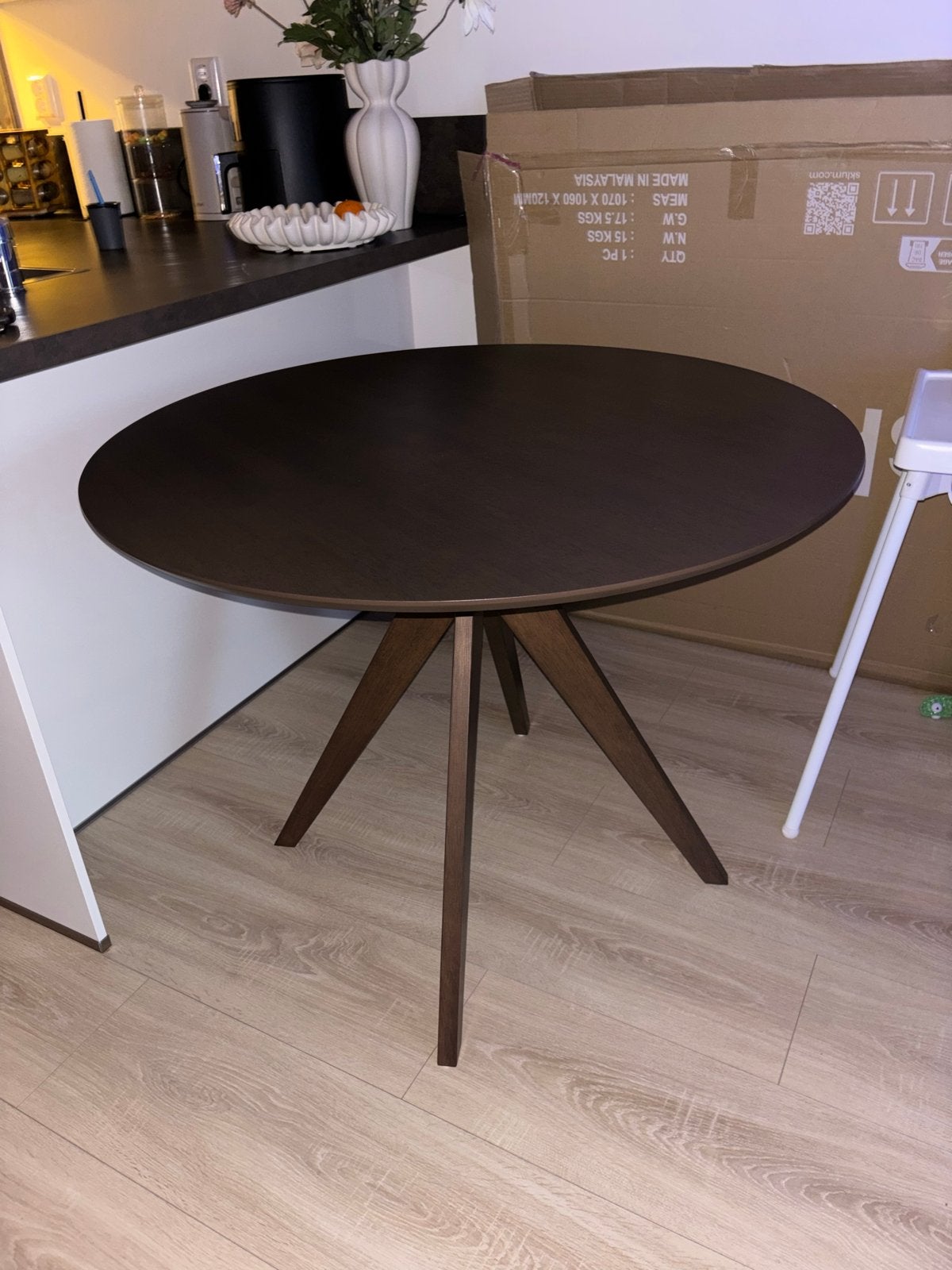 Bruine ronde eettafel 100cm Sklum, lichte beschadiging, Ophalen, Gebruikt, 100 tot 150 cm, Rond