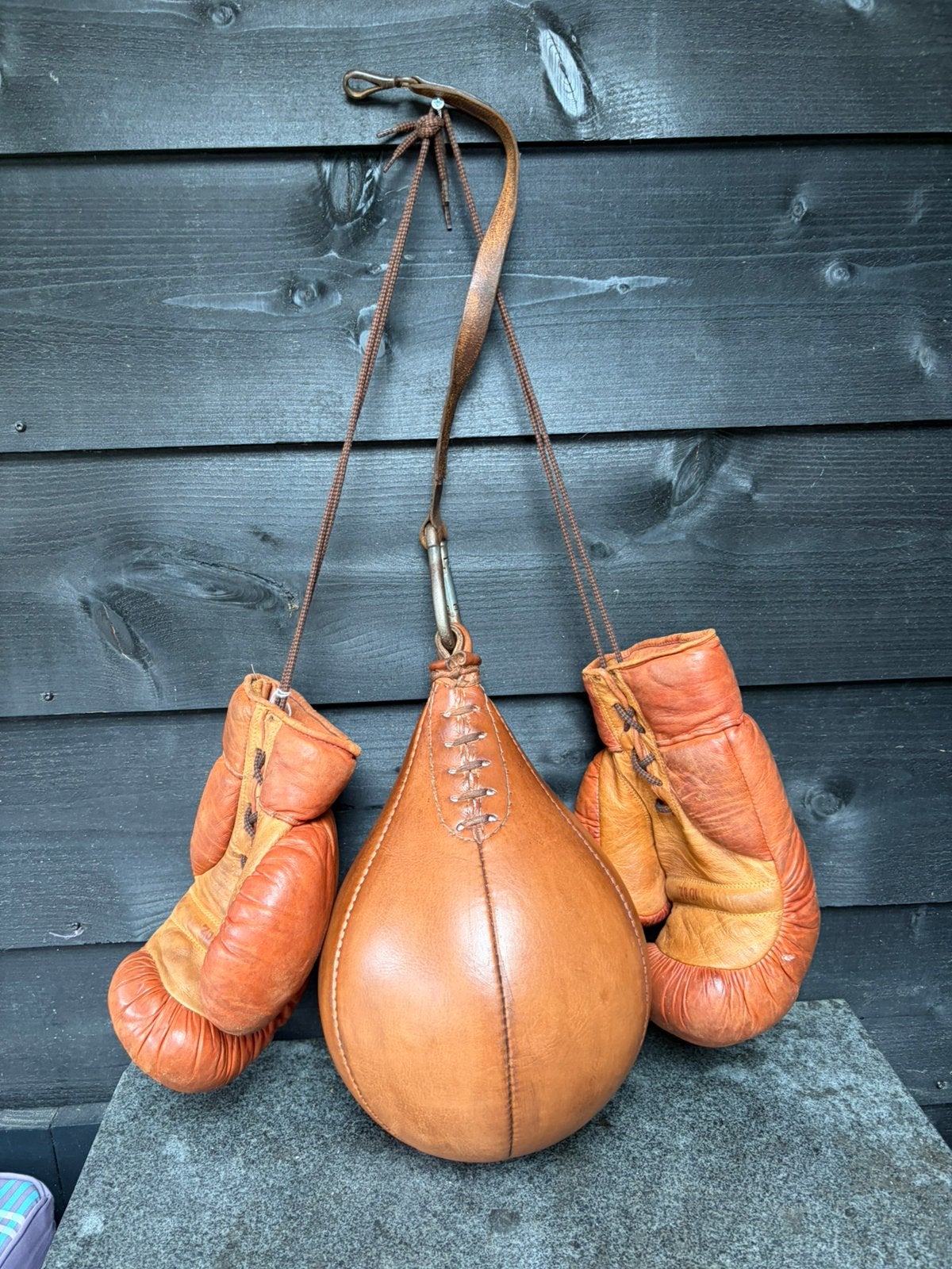 Antiek lederen boks/ Punchbal en Bokshandschoenen, Ophalen of Verzenden