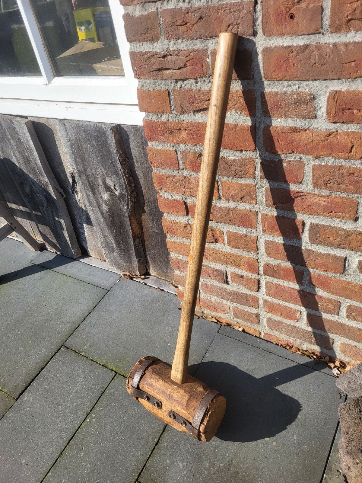 Antieke houten hamer met metalen ringen, Ophalen of Verzenden